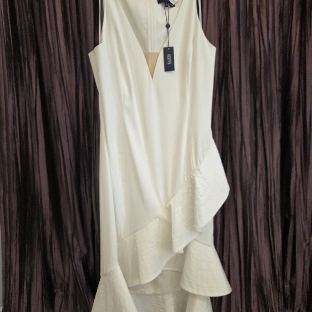 NWT.  Marchesa Notte Creamy White Sleeveless Ruffle High-Low Dress